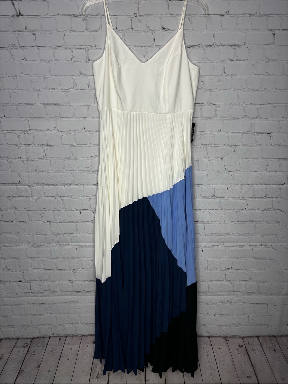 Express Maxi Dress Pleated Color Block